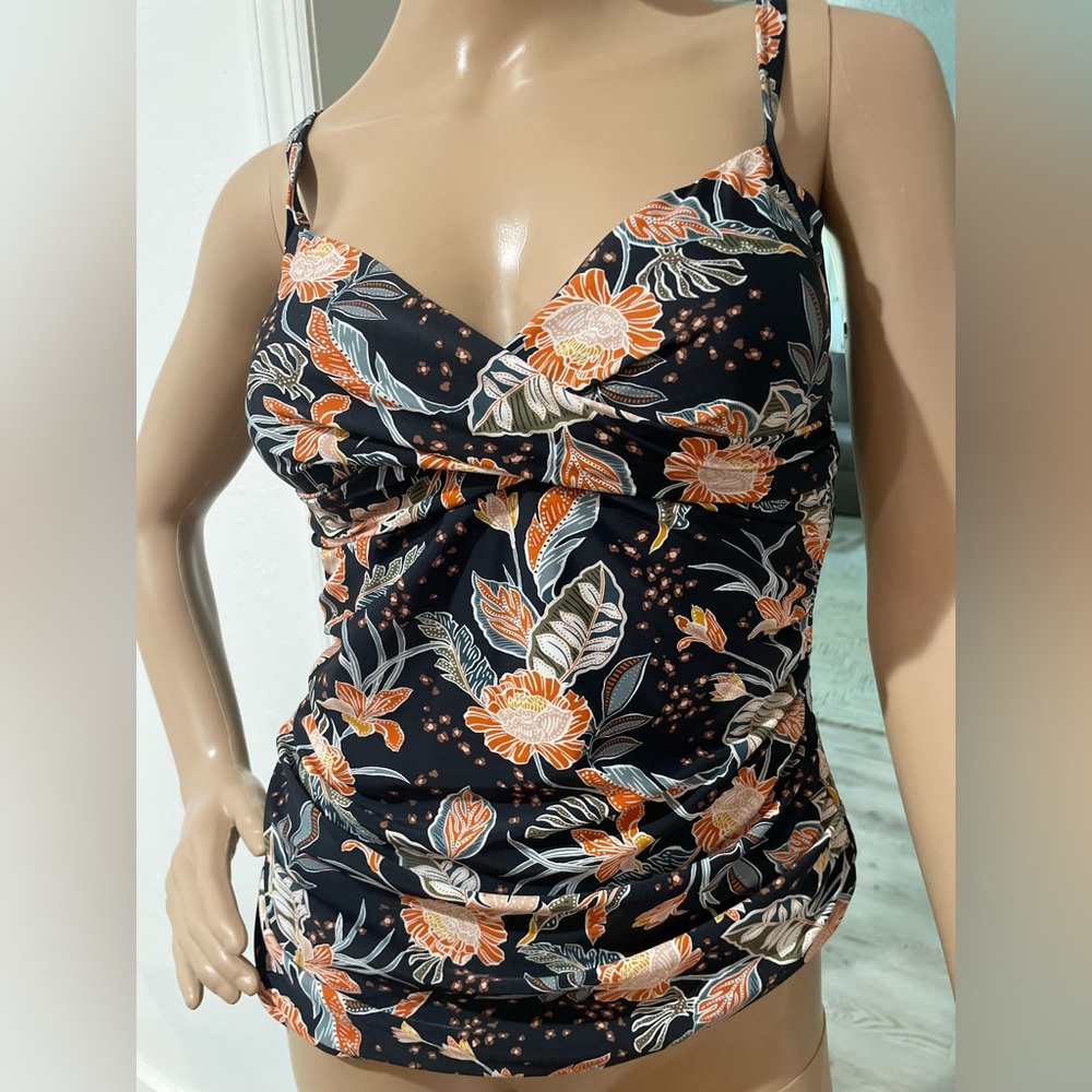 SEEKERS ESSENTIALS AUSTRALIA tankini top. EUC no flaws.